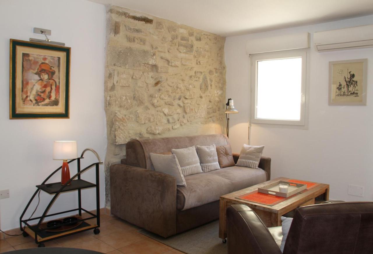 Agreable Maison De Ville Eyragues Dış mekan fotoğraf