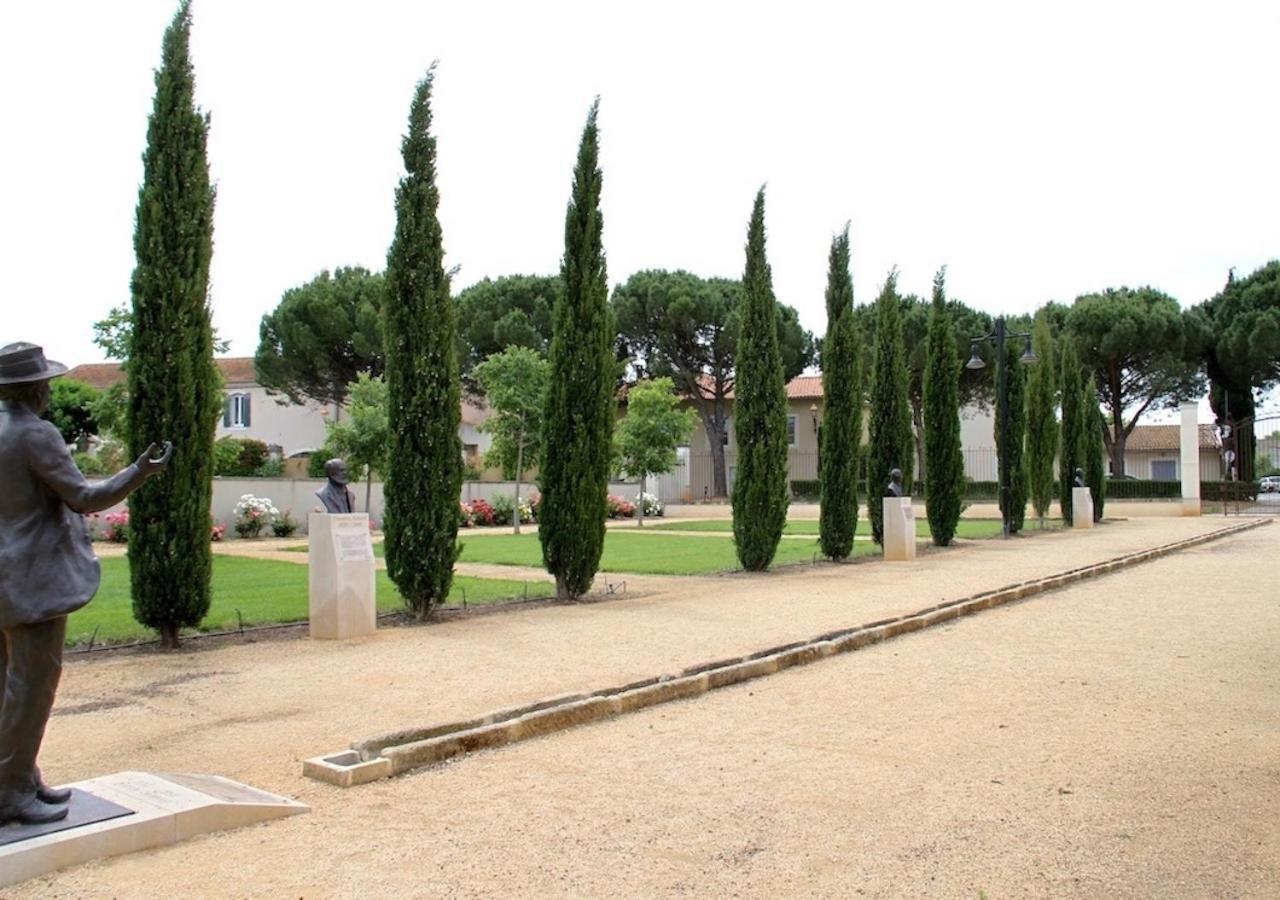 Agreable Maison De Ville Eyragues Dış mekan fotoğraf
