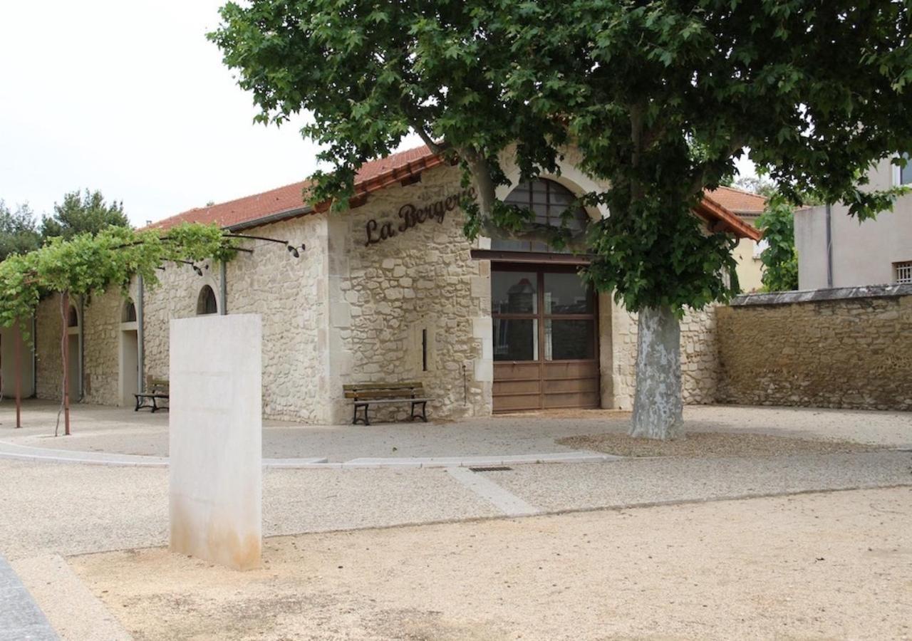 Agreable Maison De Ville Eyragues Dış mekan fotoğraf