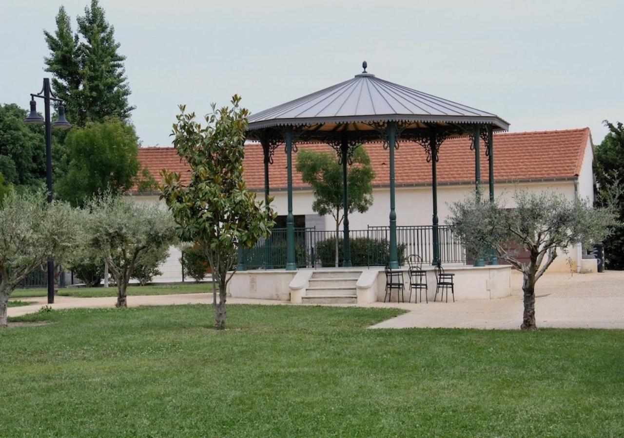 Agreable Maison De Ville Eyragues Dış mekan fotoğraf